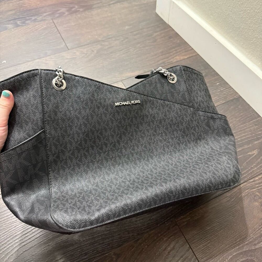 Michael Kors Women’s Large Black Jet Set Chain Handbag Purse